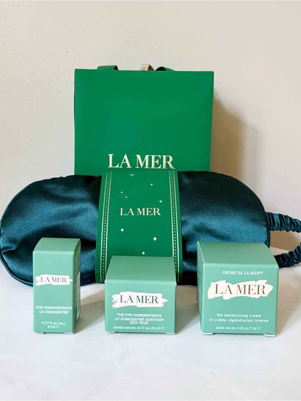 La Mer Satin Sleep Mask Gift Set—$225 Retail Value